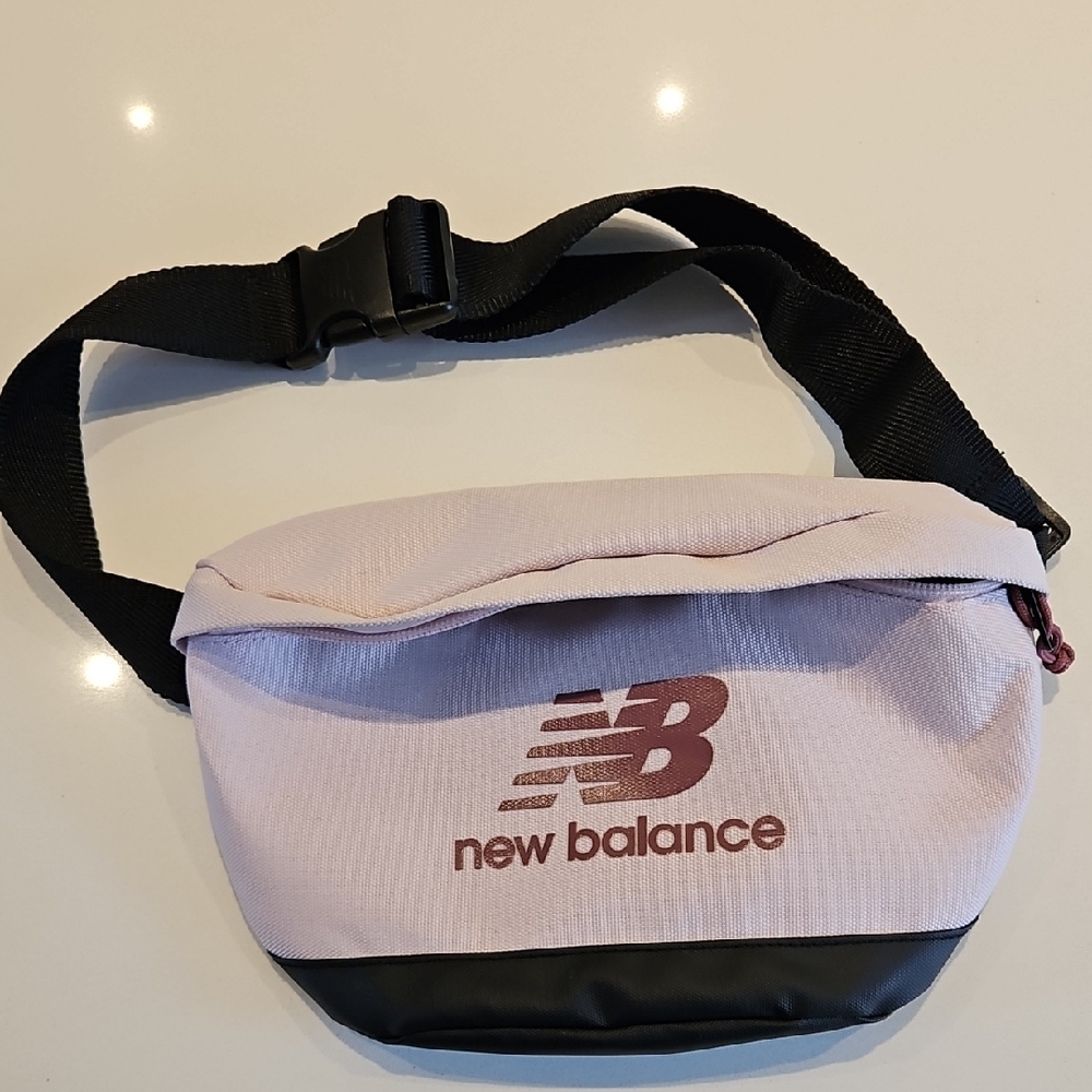 New Balance Belt Bag / Crossbody / Fannypack in Light Pink & Black
